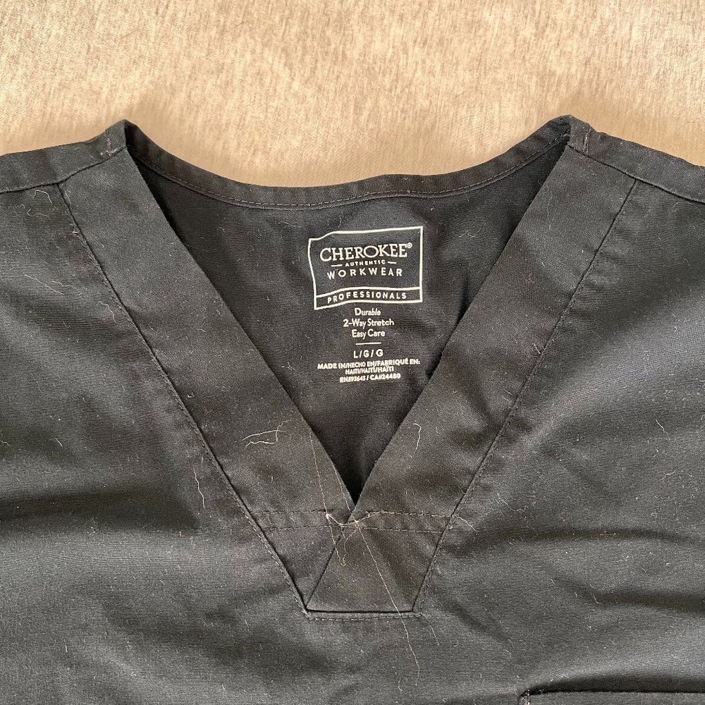 Charokee muti-pocket scrub top